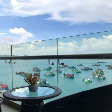 Seaview Waterfront 3 Bedrooms Deluxe Suite Kota Kinabalu Luaran gambar